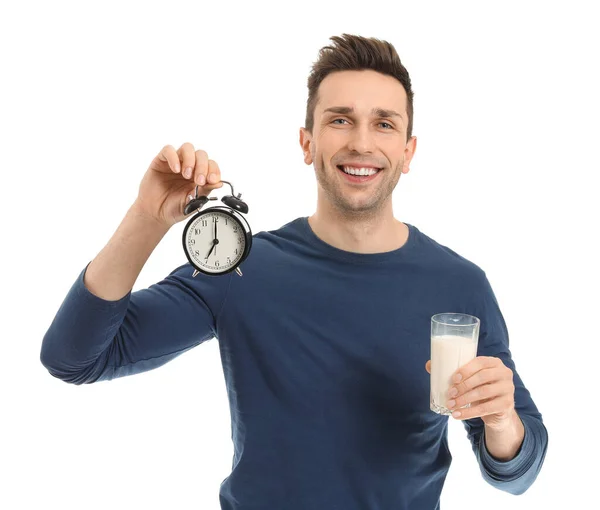 Junger Mann Mit Milchglas Und Wecker Auf Weißem Hintergrund — Stockfoto