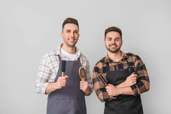 Male Hairdressers Grey Background — Stock Photo, Image