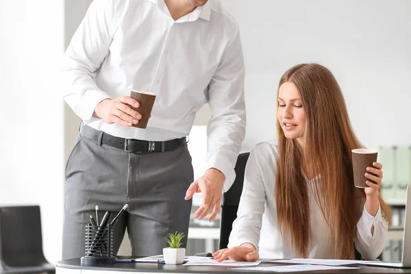 Young Colleagues Drinking Coffee While Working Office — Stock Photo, Image