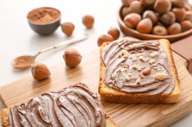 Taze ekmek ve çikolata ezmesi, yakın plan.