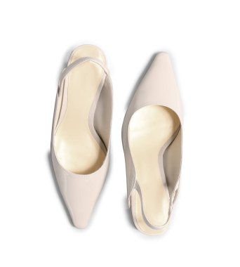 Beyaz arkaplanda şık ayakkabılar