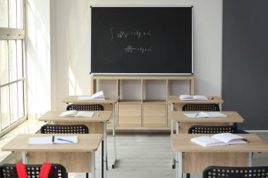 Modern boş sınıfın içi