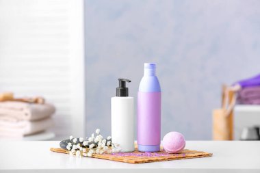 Banyodaki duş jelleri.