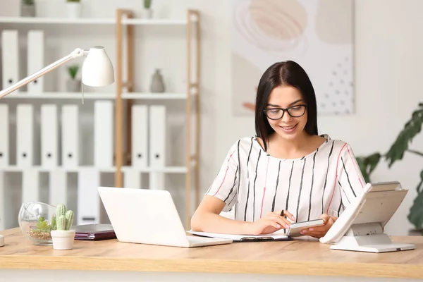 Beautiful Young Secretary Working Office — Stock Photo, Image