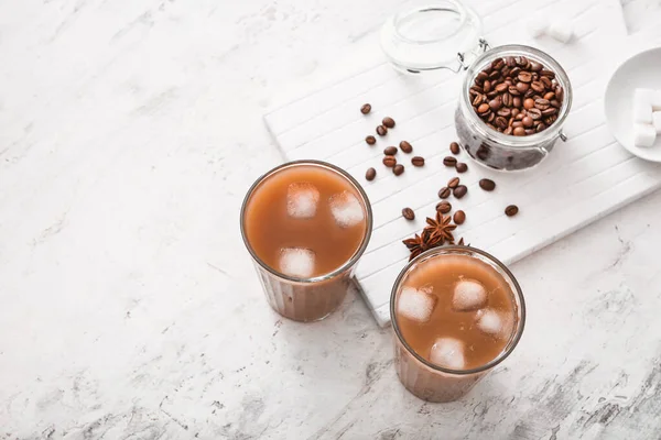 Bicchieri Gustoso Caffè Freddo Sul Tavolo — Foto Stock