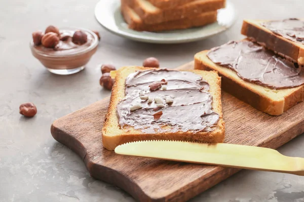 Board Fresh Bread Chocolate Paste Grey Background — Stock Photo, Image