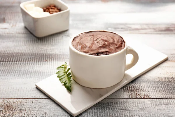 Chocolate Cake Shape Coffee Cup Table — Stock Photo, Image
