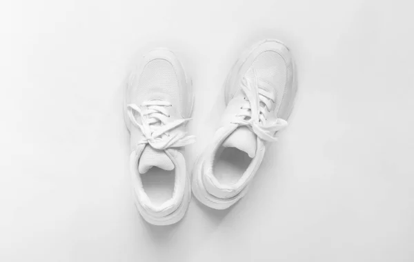 Coppia Scarpe Sportive Sfondo Bianco — Foto Stock