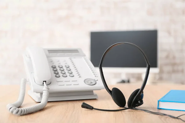 Headset Telephone Table Technical Support Agent Office — Stock Photo, Image