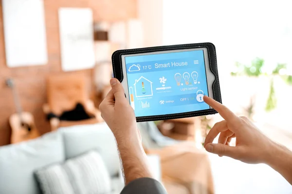 Man Using Application Smart Home Automation — Stock Photo, Image