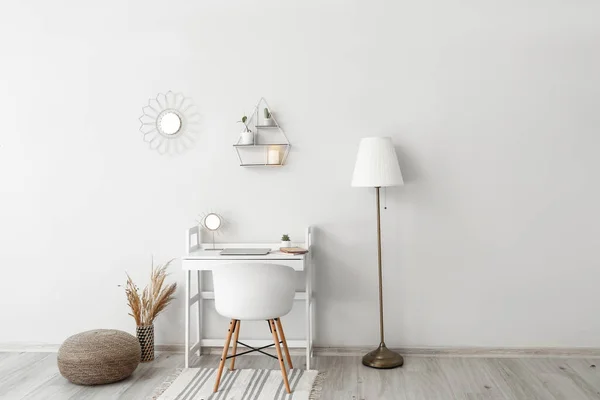 Lieu Travail Élégant Près Mur Blanc Dans Chambre — Photo