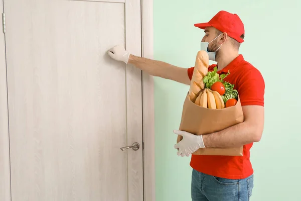 Male Courier Food Delivery Company Medical Mask Knocking Customer Door — Stock Photo, Image