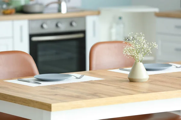 Elegante Jarrón Con Decoración Floral Interior Cocina — Foto de Stock