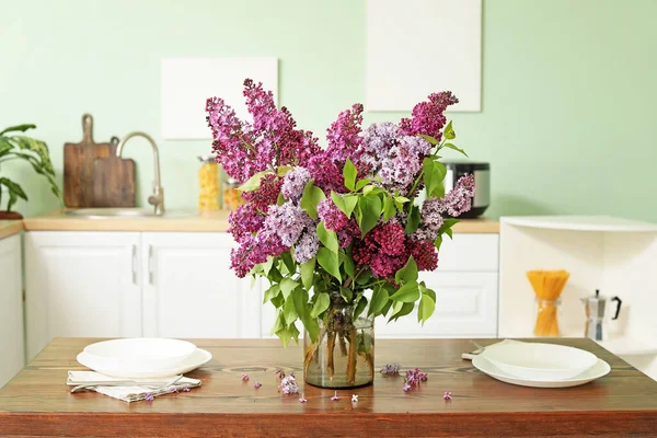 Красиві Бузкові Квіти Столі Кухні — стокове фото