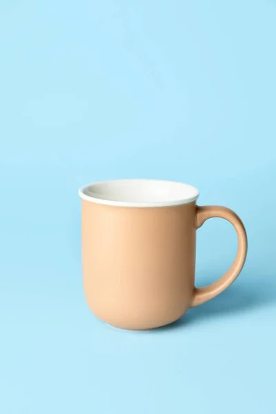 Leere Tasse Auf Farbigem Hintergrund — Stockfoto