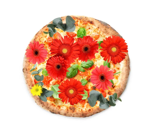 带有白色背景花朵的创意披萨 — 图库照片