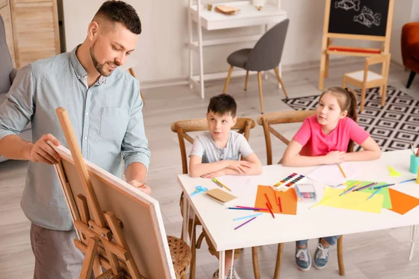 Drawing Teacher Giving Private Lessons Home — Stock Photo, Image