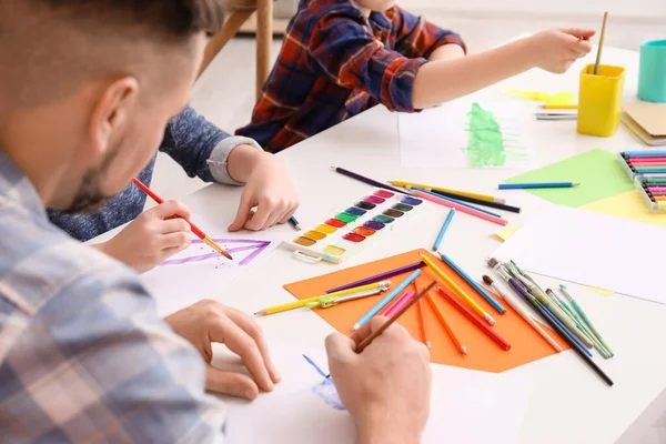 Profesor Dibujo Dando Clases Particulares Casa —  Fotos de Stock