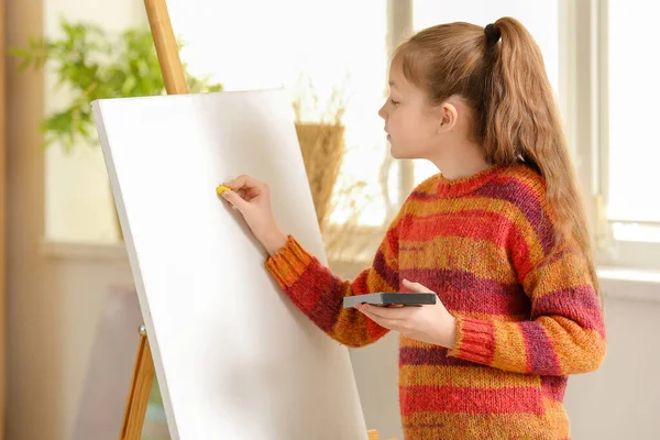 Nettes Mädchen Zeichnung Der Schule — Stockfoto