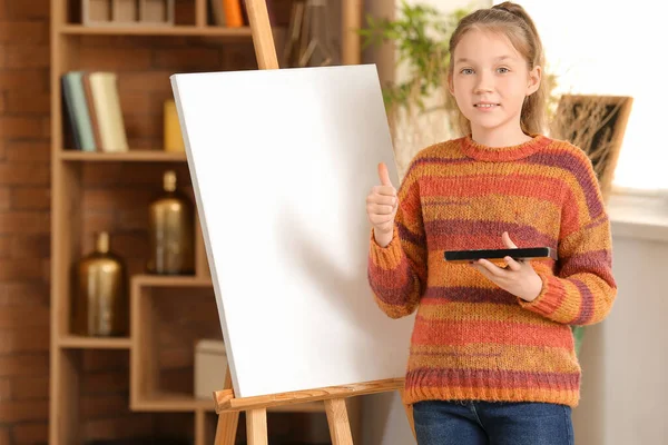 Nettes Mädchen Zeichnung Der Schule — Stockfoto