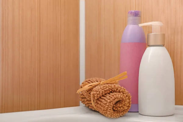 Shower Gels Towel Bathroom — Stock Photo, Image