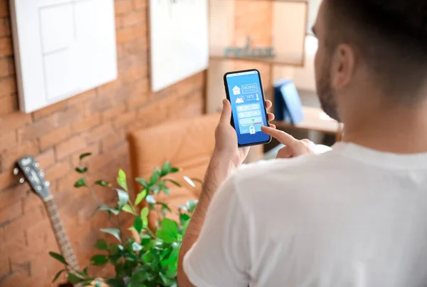 Man Using Application Smart Home Automation — Stock Photo, Image