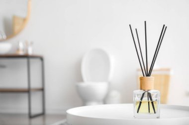 Modern banyoda Reed dağıtıcı