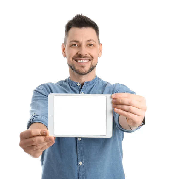 白い背景にタブレットコンピュータを持つハンサムな男 — ストック写真