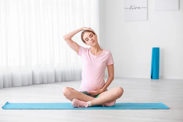 Sporty Young Pregnant Woman Training Home — Stock Photo, Image