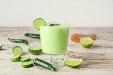 Masada soğuk salatalık çorbası