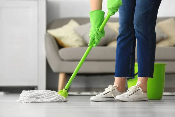 Woman Mopping Floor Room — Stock Photo, Image