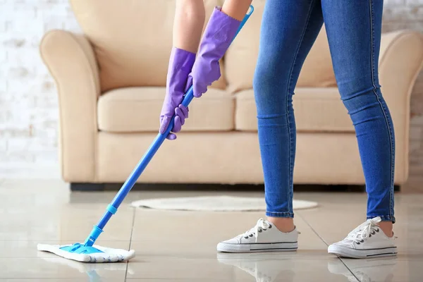 Woman Mopping Floor Room — Stock Photo, Image