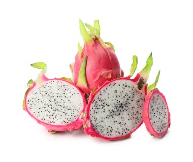 Beyaz arka planda lezzetli ejderha meyvesi