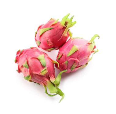 Beyaz arka planda lezzetli ejderha meyvesi