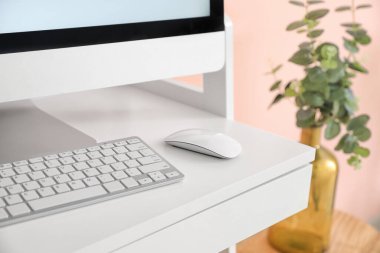 Bilgisayarlı modern işyeri