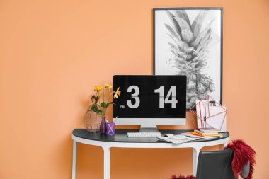 Bilgisayarlı modern işyeri