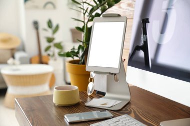 Bilgisayarlı modern işyeri