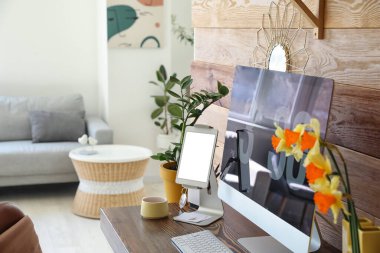 Bilgisayarlı modern işyeri