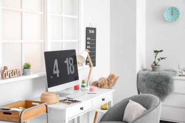 Bilgisayarlı modern işyeri