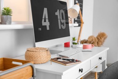 Bilgisayarlı modern işyeri