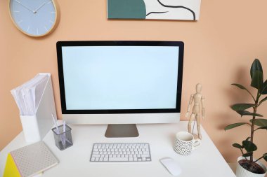Bilgisayarlı modern işyeri