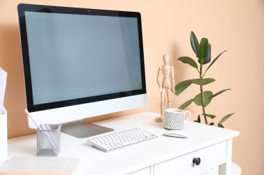 Bilgisayarlı modern işyeri