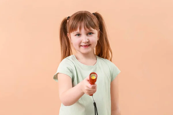 Little Girl Flashlight Color Background — Stock Photo, Image