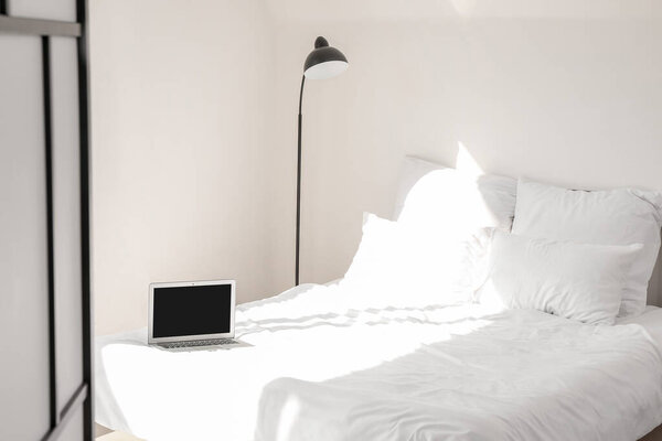 Интерьер современной стильной спальни