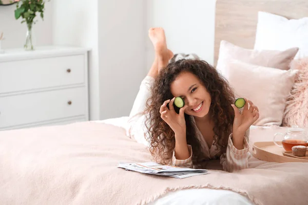 Beautiful Young African American Woman Cucumber Slices Bedroom — Stock Photo, Image