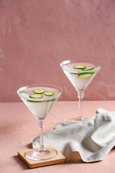 Glasses Tasty Cucumber Martini Table — Stock Photo, Image