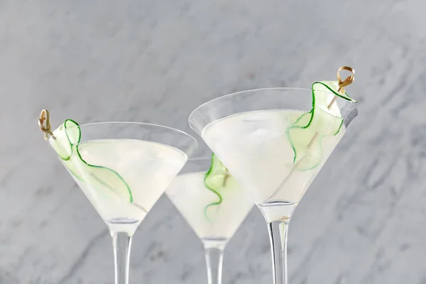 Glasses Tasty Cucumber Martini Light Background — Stock Photo, Image