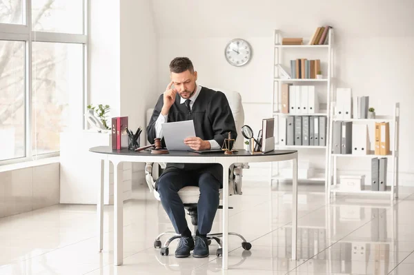 Male Judge Working Table Office — Stock Photo, Image