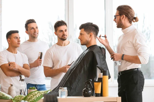 Professional Hairdresser Teaching Young Men Salon — Stock Photo, Image
