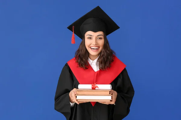 Γυναίκα Απόφοιτος Φοιτητής Δίπλωμα Και Βιβλία Σχετικά Χρώμα Φόντο — Φωτογραφία Αρχείου